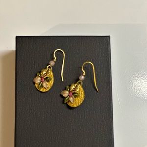 Unique endless earrings 💗